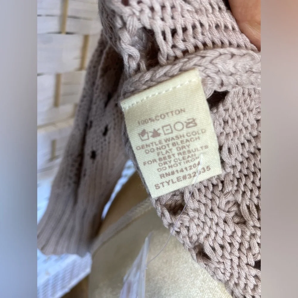 NWT Hem & Thread Pointelle V-Neck Button Down Cropped Cardigan - Picture 14 of 17